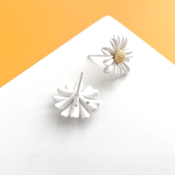 Into The Bloom Gold White Stud Earrings by Kate Spade - Picture 3 of 4